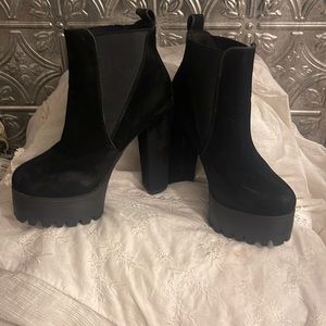 Black heeled ankle platform boots size 5 suede elastic sides